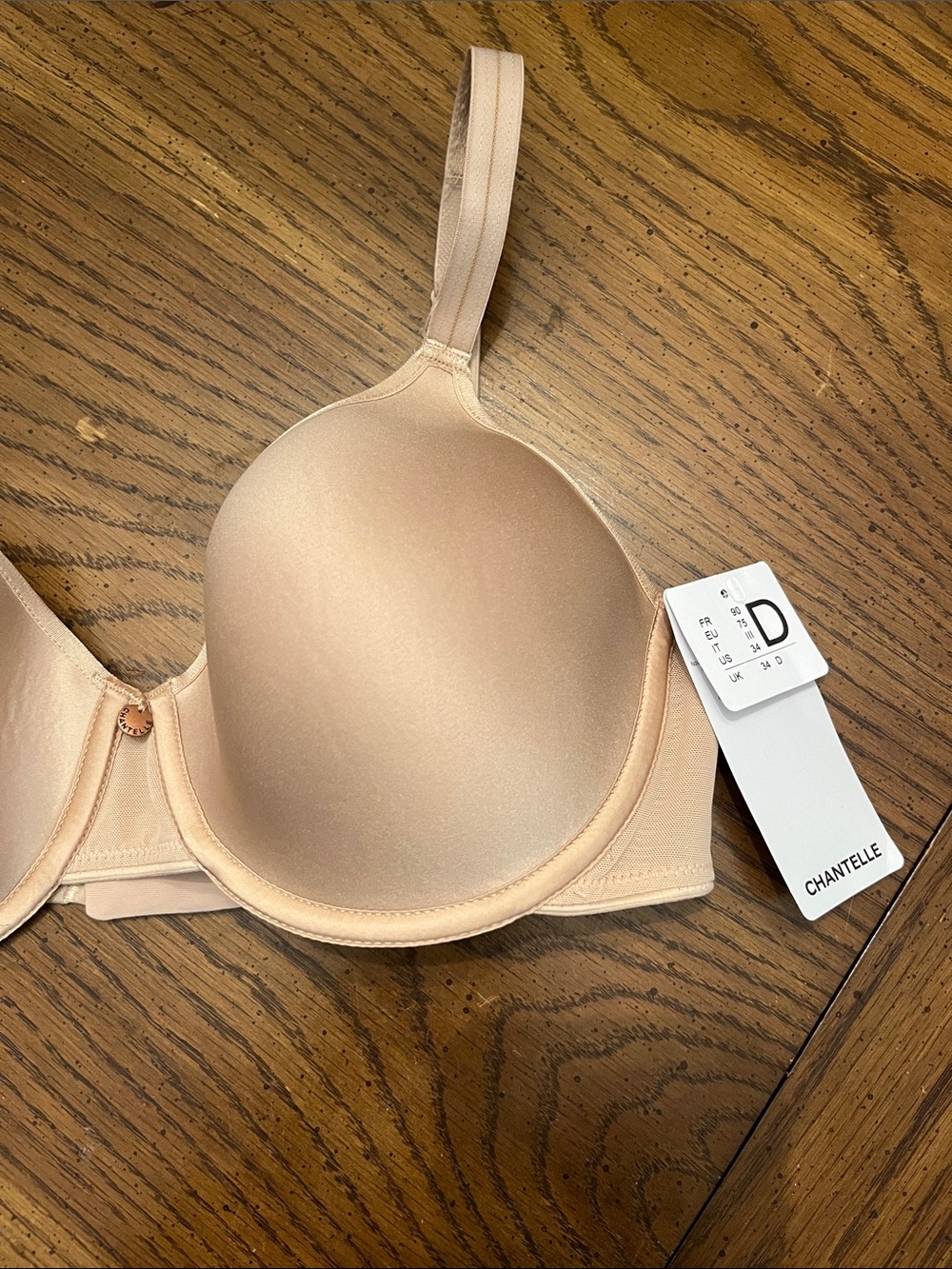 Chantelle Light Nude Smooth Underwire T-Shirt Bra, size 34 D, new with tags - Picture 3 of 13